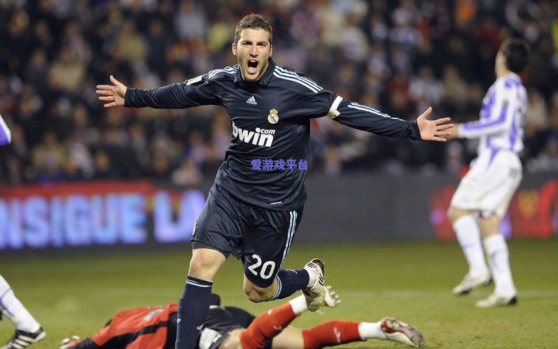 杨旭达成中超三百场里程碑，赛后坦言体能细节致失球