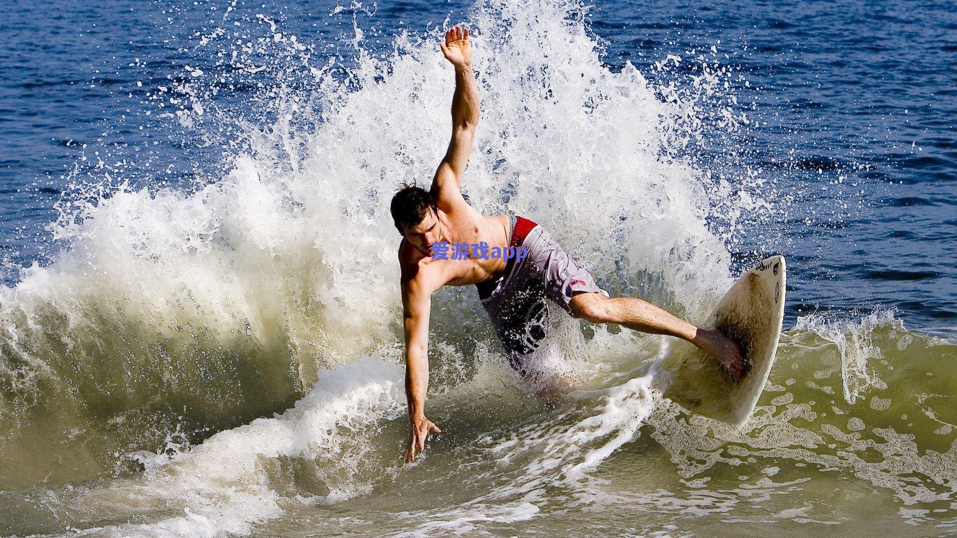 爱游戏下载-严益唯评中超榜首对决，繁荣表象下的三无困局与联赛转型阵痛